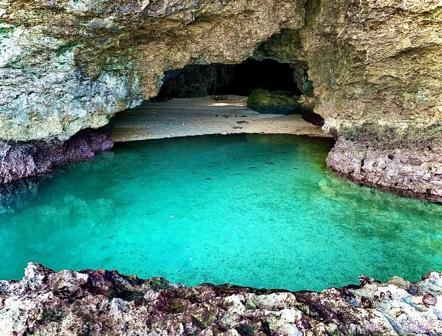 石垣島 青の洞窟