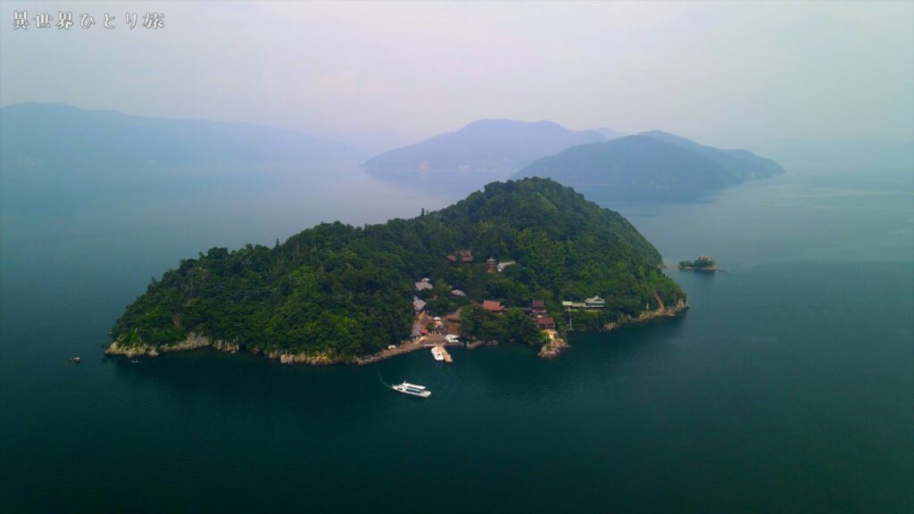 竹生島の宝厳寺｜琵琶湖に浮かぶ沈影の島