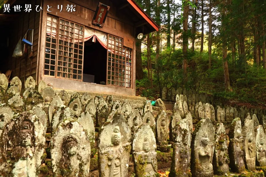 二百地蔵尊と旧中山道 杉並木｜奈良井宿の写真スポット