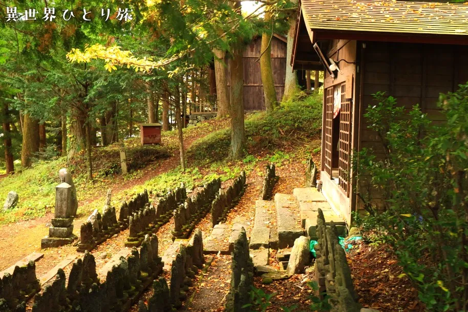二百地蔵尊と旧中山道 杉並木｜奈良井宿の写真スポット