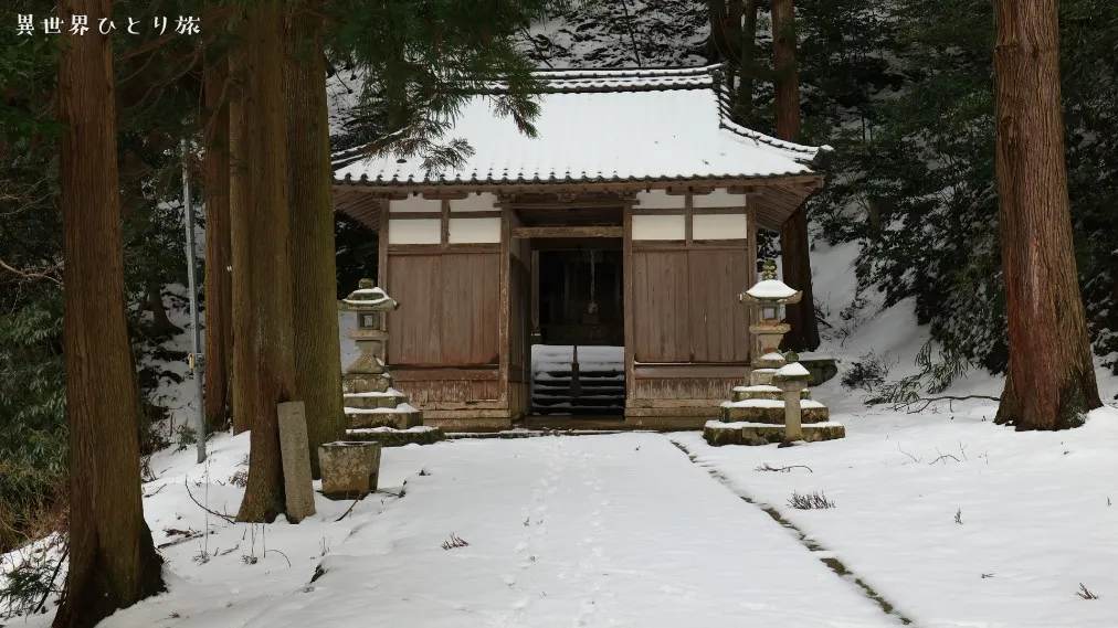 八坂神社の雪景色｜伊根の舟屋