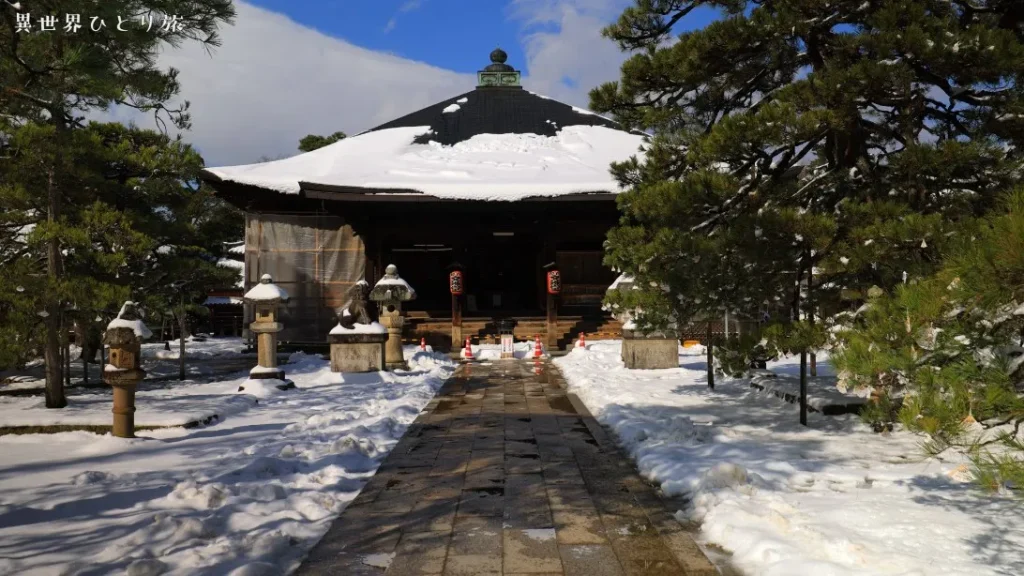 京都、智恩寺の雪景色