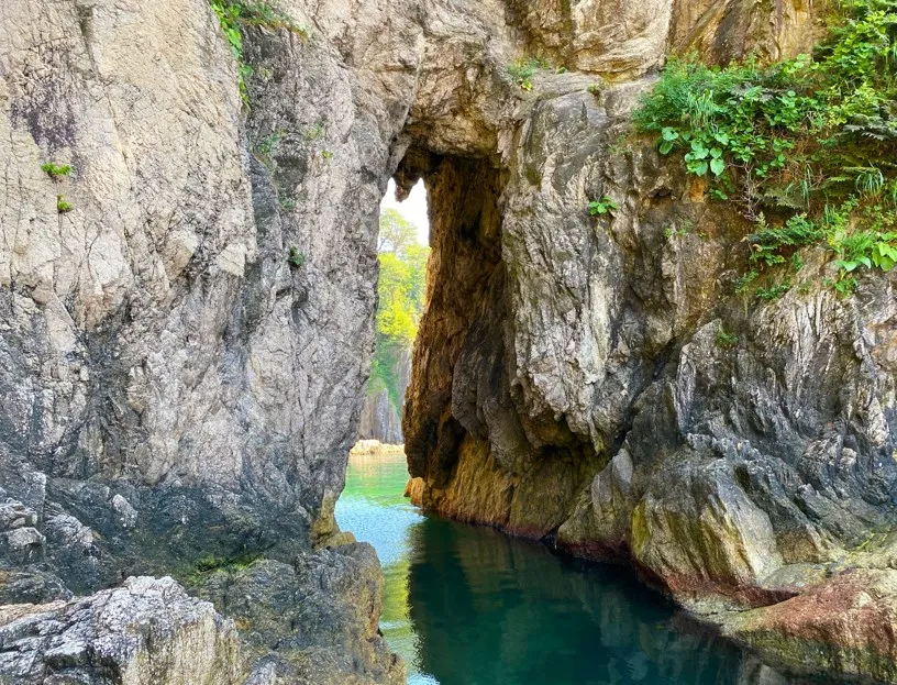 眼鏡岩と笹川流れ｜新潟の絶景