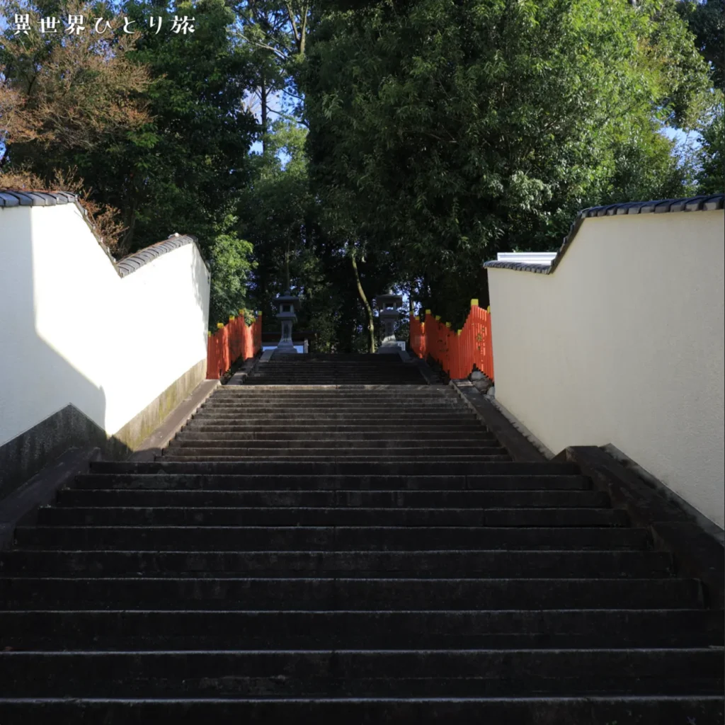 建勲神社と船岡山