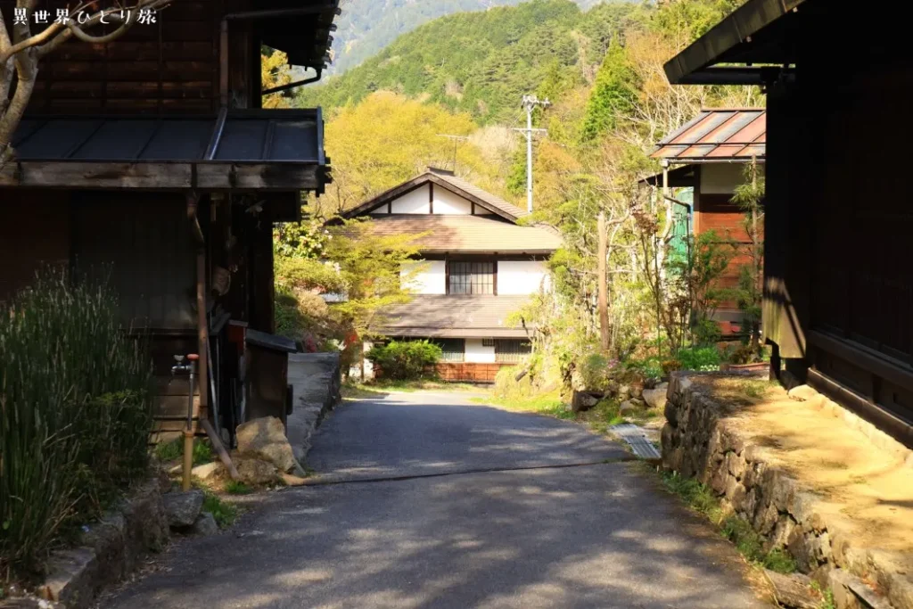 倉科祖霊社と周辺の集落