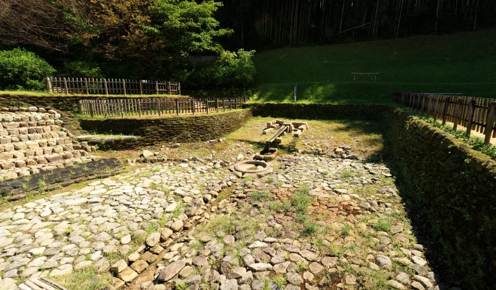 亀形石造物｜奈良県明日香村の絶景